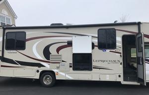 32 ft Class C w/Outdoor Kitchen, all items included