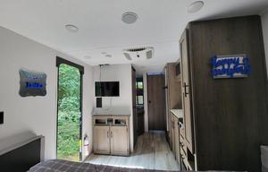 Casey & Crystal's Kid Friendly Vacation on Wheels