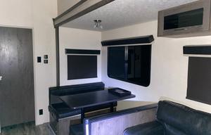 Festival&Pet Friendly Fifth Wheel