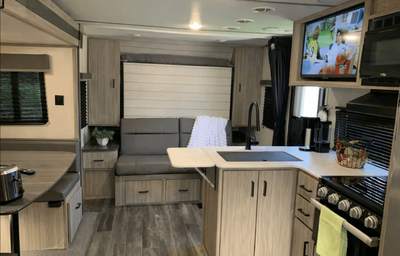 "Mountain Breeze" Keystone  Passport sleeps  6