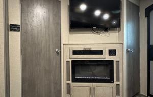 Fully stocked, Pet Friendly RV. SLEEPS up to 12!
