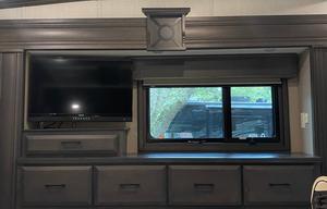 2021 DRV Luxury Suites FullHouse JX450
