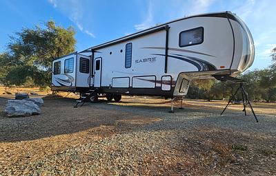 Meticulously Clean Luxury Fifth Wheel