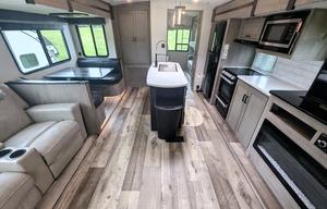 Outback | Large & Luxurious w/ Bunkhouse Sleeps 10
