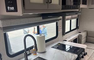2025 Four Winds 19Z RV rental photo 7