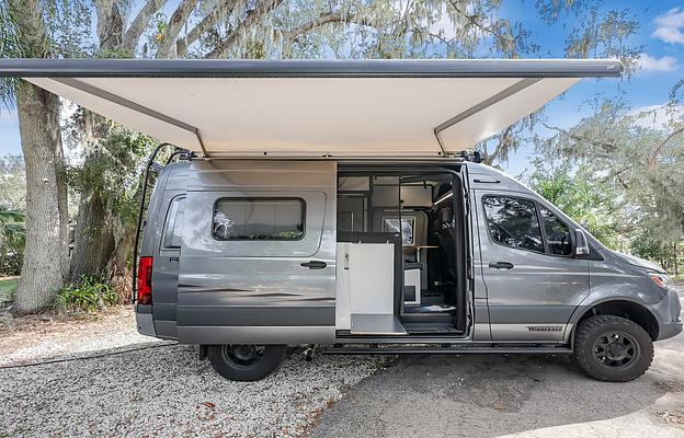 Revel All wheel Drive van Winnebago Mercedes-Benz
