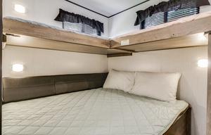 SLEEPS 6 + Outdoor fridge & Grill