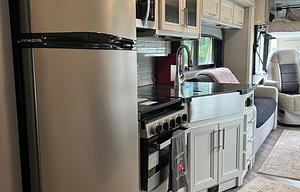 Relaxing Luxury RV Rental w/bunkhouse