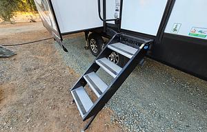 Meticulously Clean Luxury Fifth Wheel