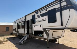 Cliff & Shalauna’s Kid- and Pet-Approved RV Rental