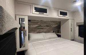 2022 CrossRoads RV Cruiser Aire CR33BHB