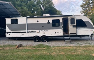 2025 Salem cruise lite - king bed with bunk beds!