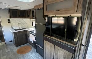 2021 Prime Time RV Tracer 27BHS RV rental photo 7