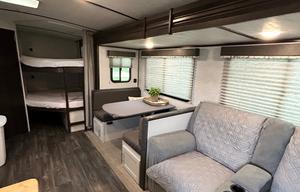 The Hitch Hiker, 32 ft. bunkhouse, 30 amp sleeps 8