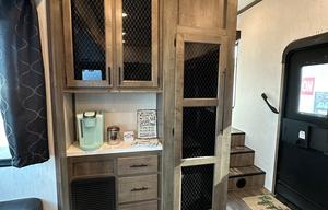 Comfortable Pet Friendly RV Loaded with Extras!!