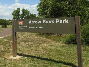 Entrance sign to Arrow Rock Park