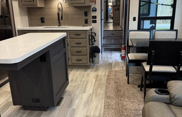 Special Labor Day Pricing!!!     5th Wheel Living
