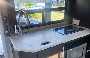 17 MPG 2017 Thor Motor Coach Compass 23TB