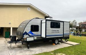 2022 Catalina Summit Series 7 184BHS DELIVERY ONLY