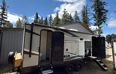 2022 Forest River RV Cherokee Alpha Wolf 26DBH-L RV rental photo 3