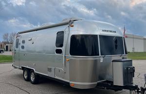 "Sky Glider" Airstream Flying Cloud 25FB