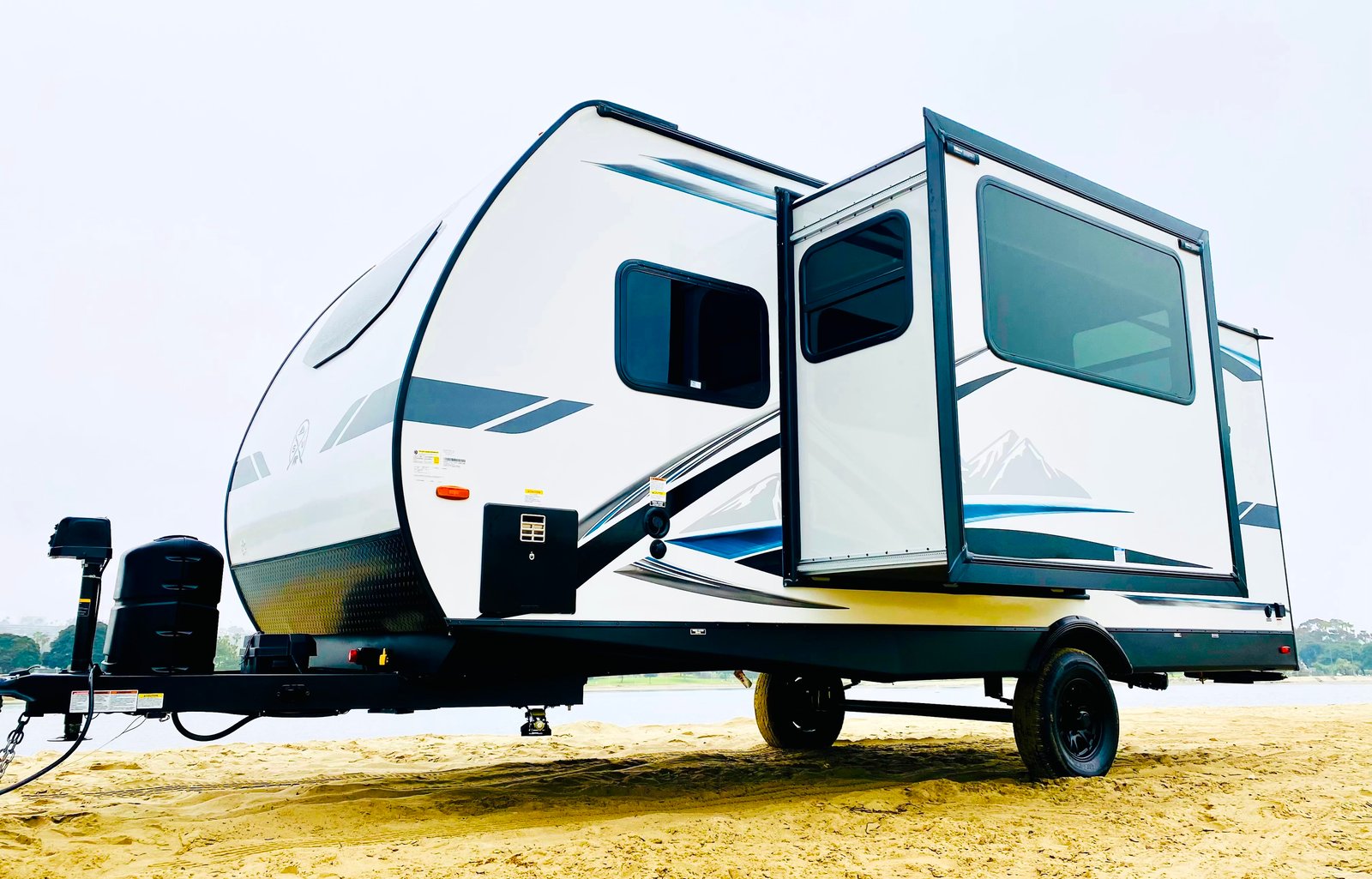 Legend Brownie * Slide-out * Sleeps8 * Ultra light