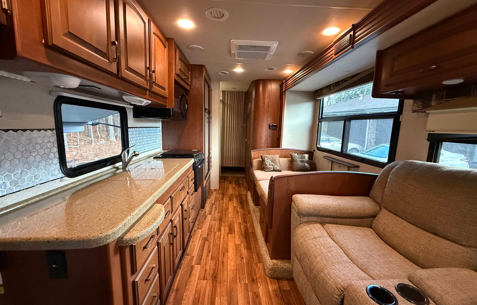 Luxury 2015 Jayco RV - Sleep 6 - Family Road Trip!