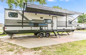 SLEEPS 6 + Outdoor fridge & Grill