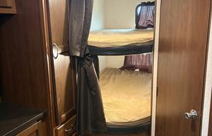 Spacious 28’ Camper – Perfect Family Getaway!
