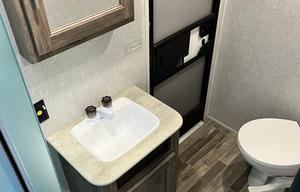 2022 Zinger ZR328SB RV rental photo 5