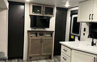 Sleek & Spacious