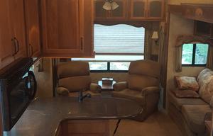 5th wheel, Montana, pet friendly & comfortable