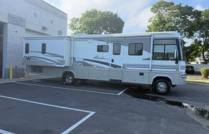2003 Winnebago Adventurer 37F RV rental photo 4