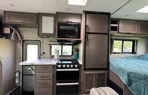 25ft Thor Coleman - Fully stocked and pet friendly