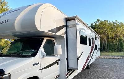 2016 Thor Motor Coach Chateau 31E Bunkhouse