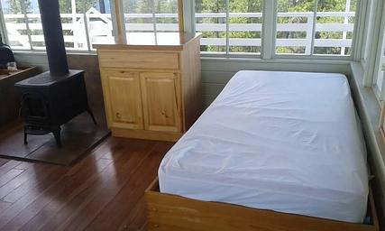 Minton Peak Lookout-twin bed