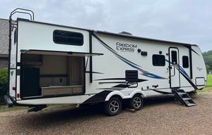 2021 Coachmen Freedom Express Ultra Lite