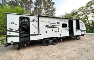 2022 GREY WOLF - PERFECT FAMILY CAMPER, SLEEPS 8