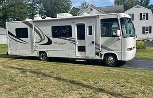 2004 Four Winds RV Hurricane 30Q RV rental photo 1