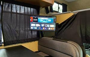Easy to Drive 2017 Thor Motor Coach Majestic 28A