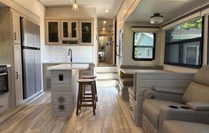 Pet friendly! clean cozy & ready for adventure