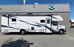 SKYLAR - 2020 Winnebago Outlook 31N 11704 PWI
