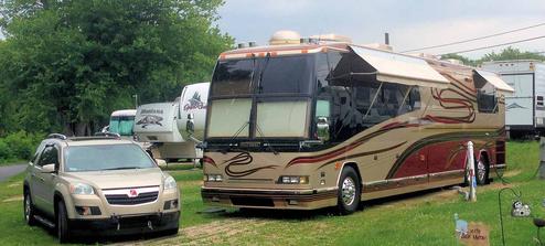 Close view of a large motorcoach and adjacent site showing space and accessibility for big rigs; page context promotes 'Big Rig Friendly' which matches the image.