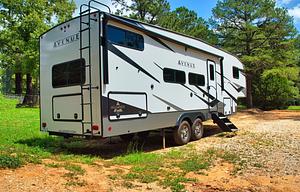 Event-Ready 5th Wheel | Sleeps 8+ | Spacious