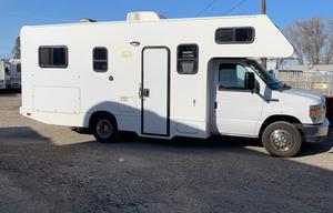 2017 Thor Motor Coach Four Winds 23A Grizzly5