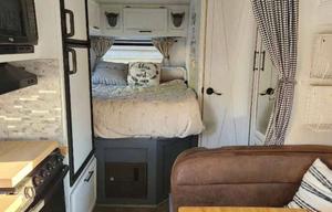 Modern Remodeled RV! Gateway to Sequoia, Sleeps 5
