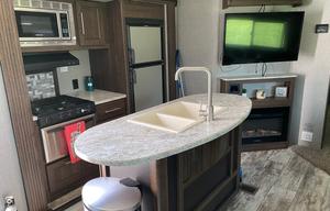 Haven on wheels! 2018 Crossroads Zinger Sleeps 10+