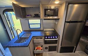 2022 Tracer 24DBS RV rental photo 8