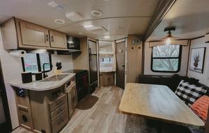 Heartland Sundance Ultra Lite 241BH (Loaded!)
