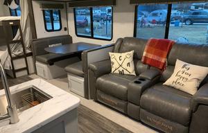 The Hitch Hiker, 32 ft. bunkhouse, 30 amp sleeps 8